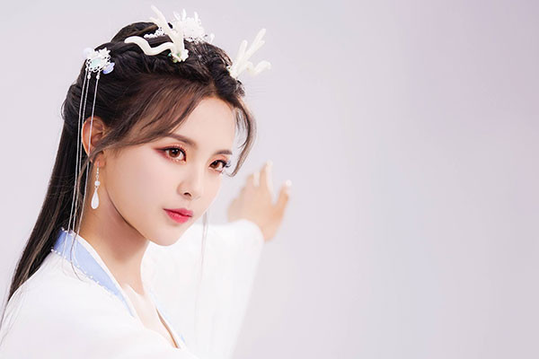 杨超越