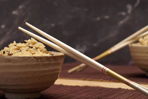 哪个省最先禁止一次性筷子？