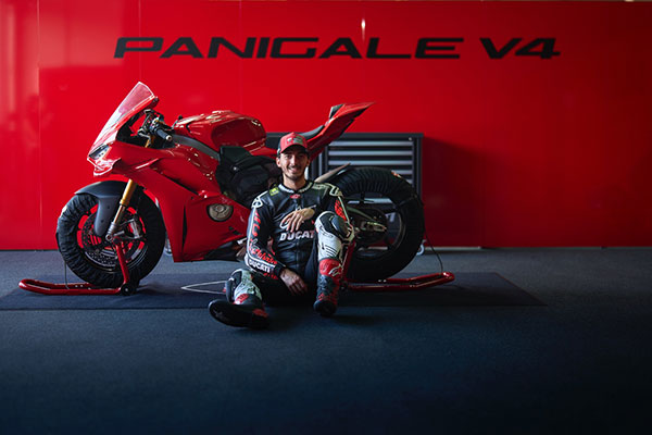 杜卡迪全新Panigale V4正式上市，重新定义高性能骑行时代