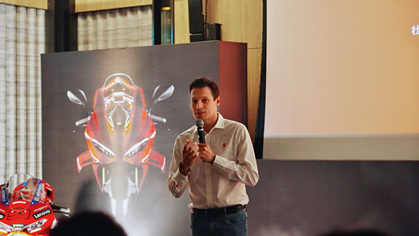 杜卡迪全新Panigale V4正式上市，重新定义高性能骑行时代
