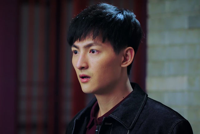 李昶