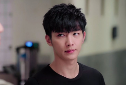 炎亚纶个人资料简介