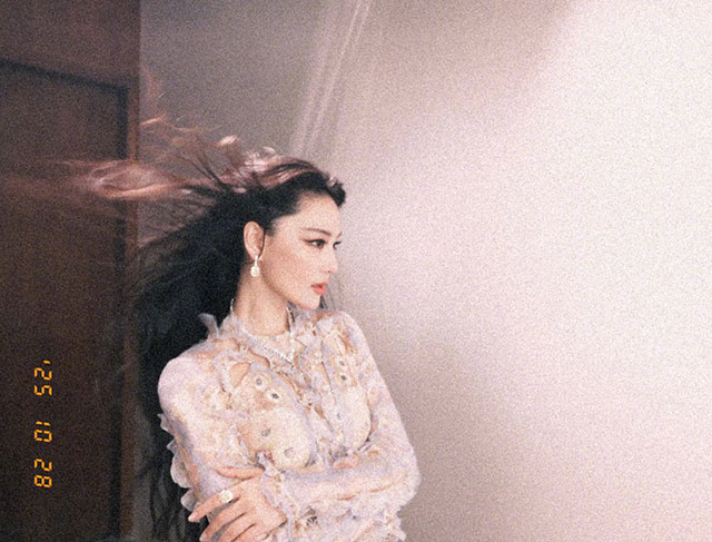 张馨予红毯天然钻石穿搭