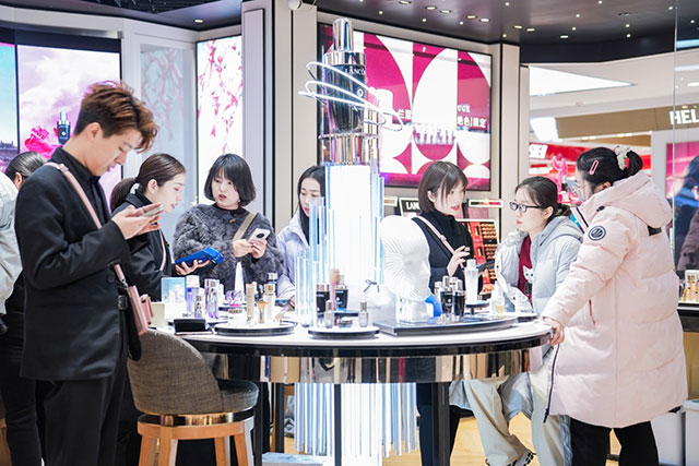 兰蔻等化妆品在银泰百货卖到全国第一