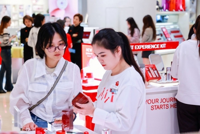 兰蔻等化妆品在银泰百货卖到全国第一