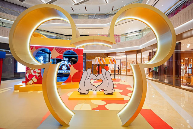 壹号广场携米奇与好友喜迎骏年