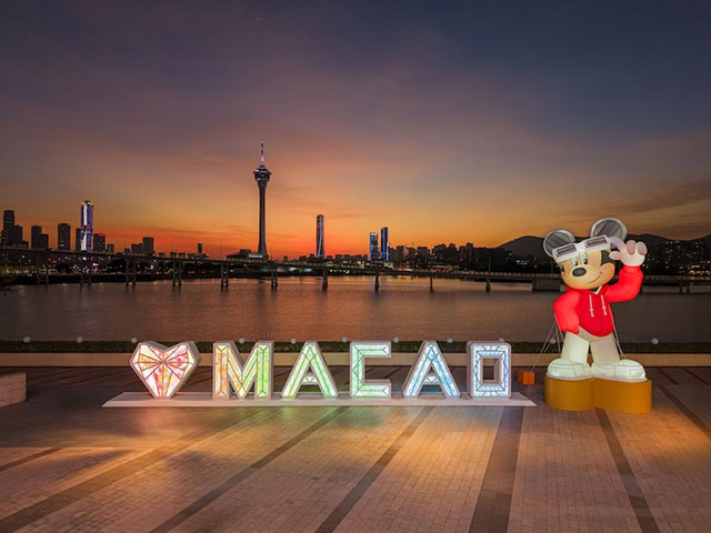 壹号广场携米奇与好友喜迎骏年