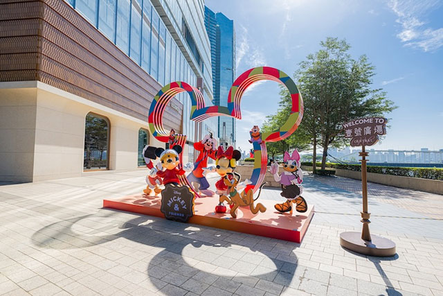 壹号广场携米奇与好友喜迎骏年