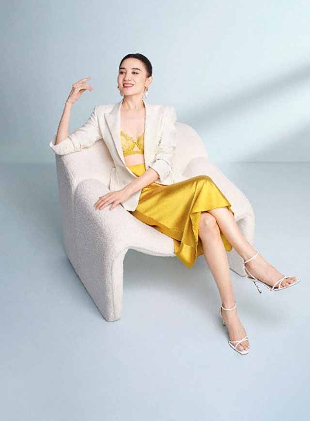 伊维斯携手宋佳演绎2026春夏作品